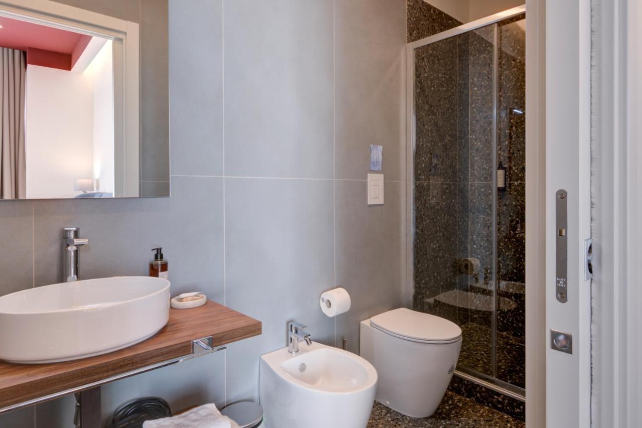 Well Suites - Piazza Dei Martiri Napoli Eksteriør billede