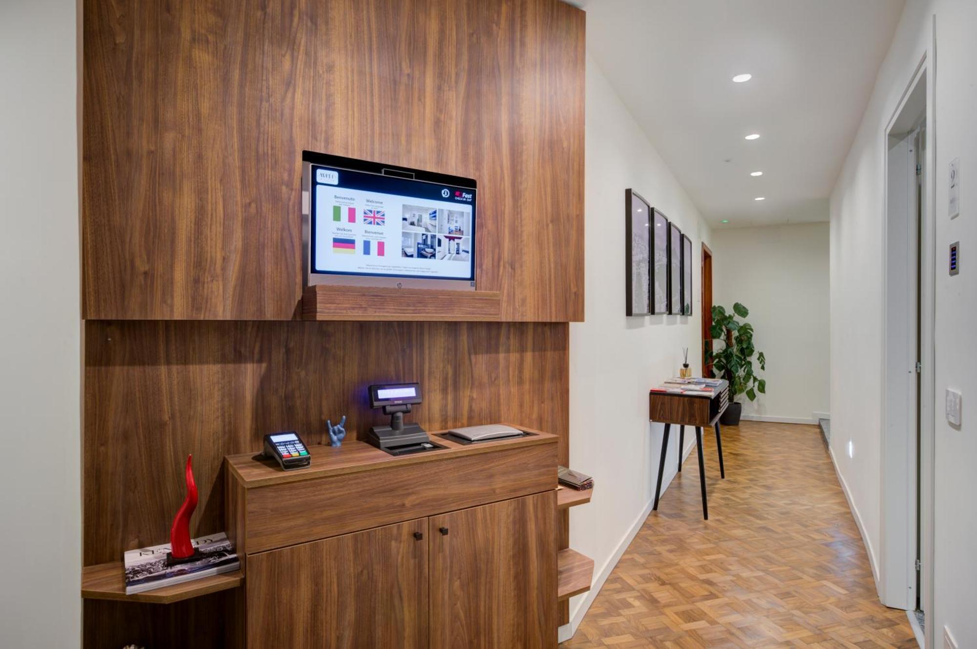 Well Suites - Piazza Dei Martiri Napoli Eksteriør billede