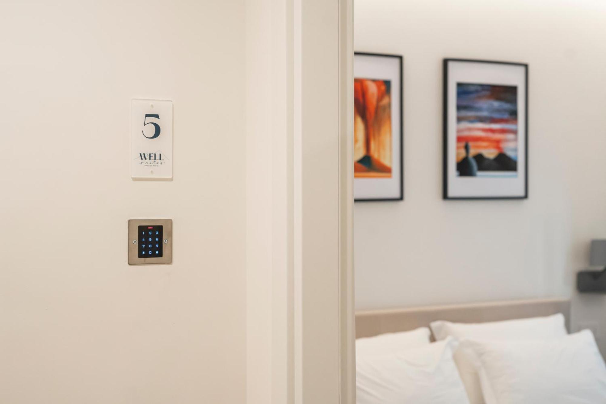 Well Suites - Piazza Dei Martiri Napoli Eksteriør billede