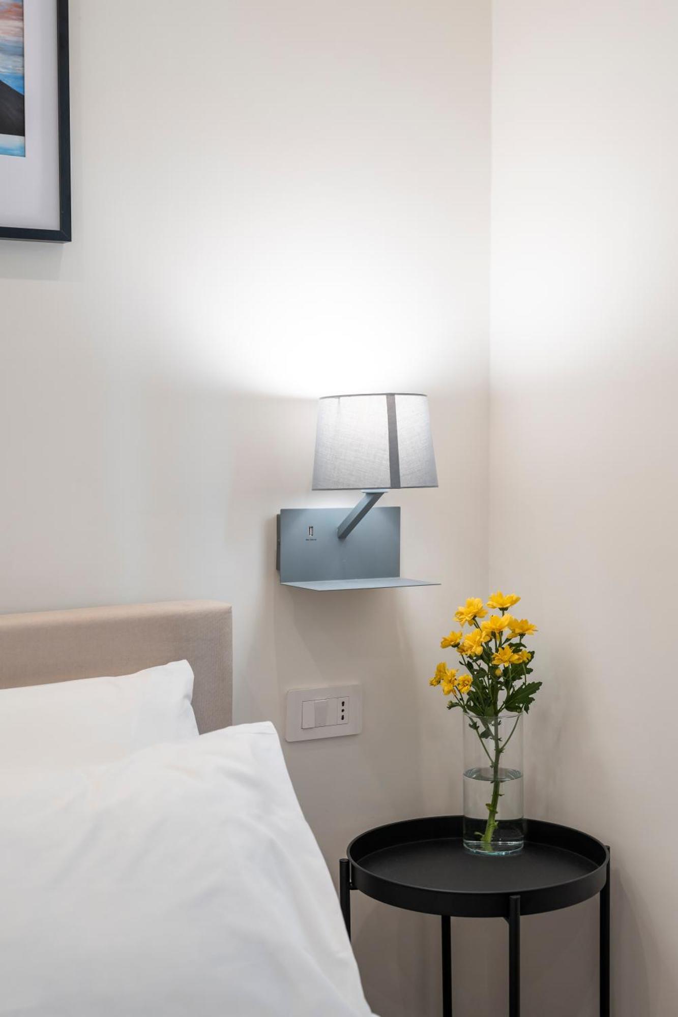 Well Suites - Piazza Dei Martiri Napoli Eksteriør billede