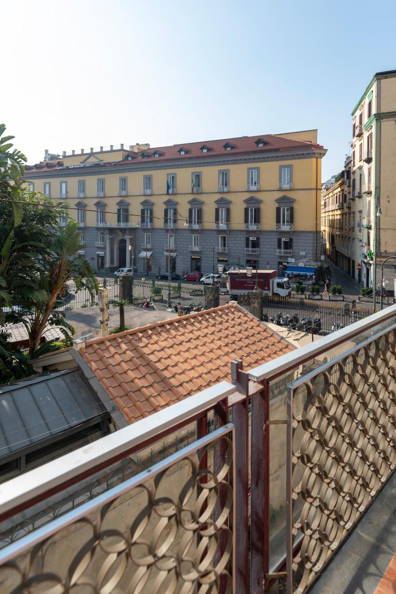 Well Suites - Piazza Dei Martiri Napoli Eksteriør billede